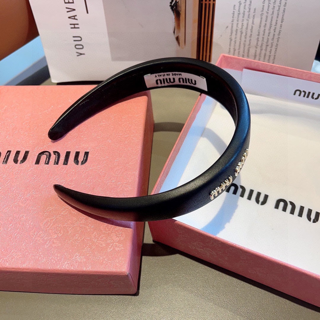 BANDEAU ÉPAIS EN CUIR DE VEAU NOIR LOGO DORÉ 409395