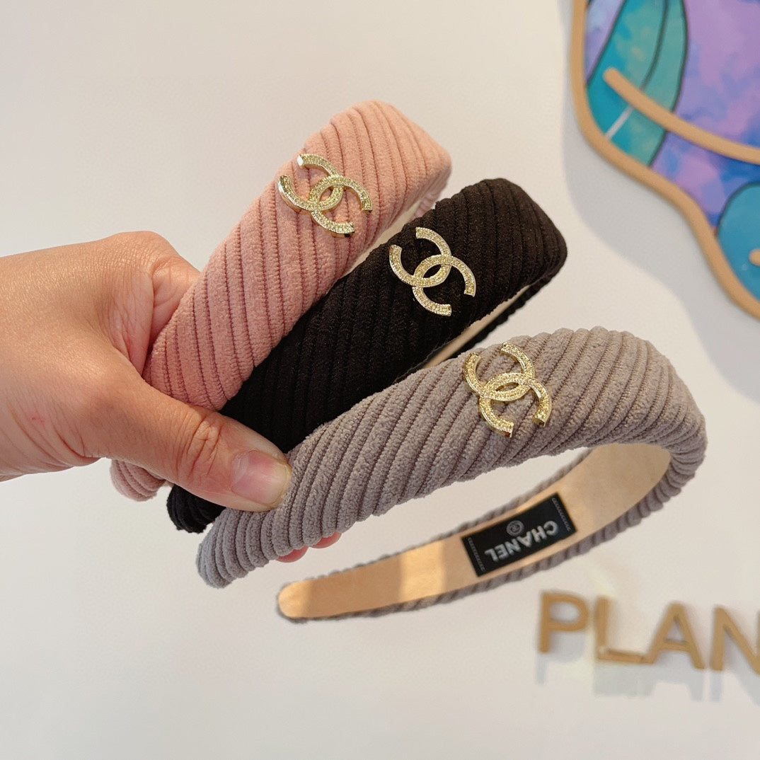 BANDEAU EN TISSU MARRON KAKI AVEC LOGO DORÉ 414435