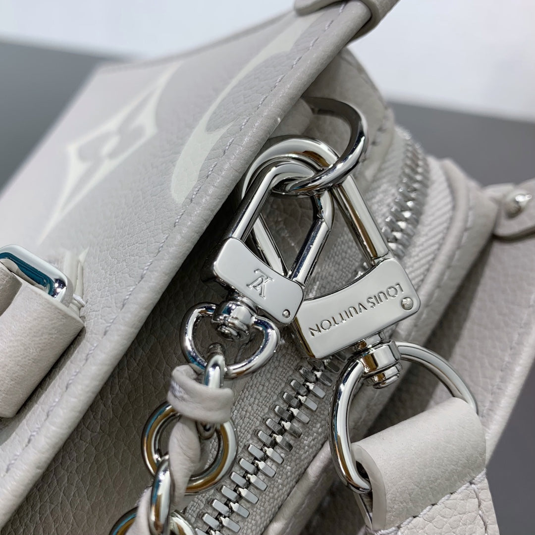LV オンザゴー イーストウエスト グレー モノグラム アンプラント レザー 205497