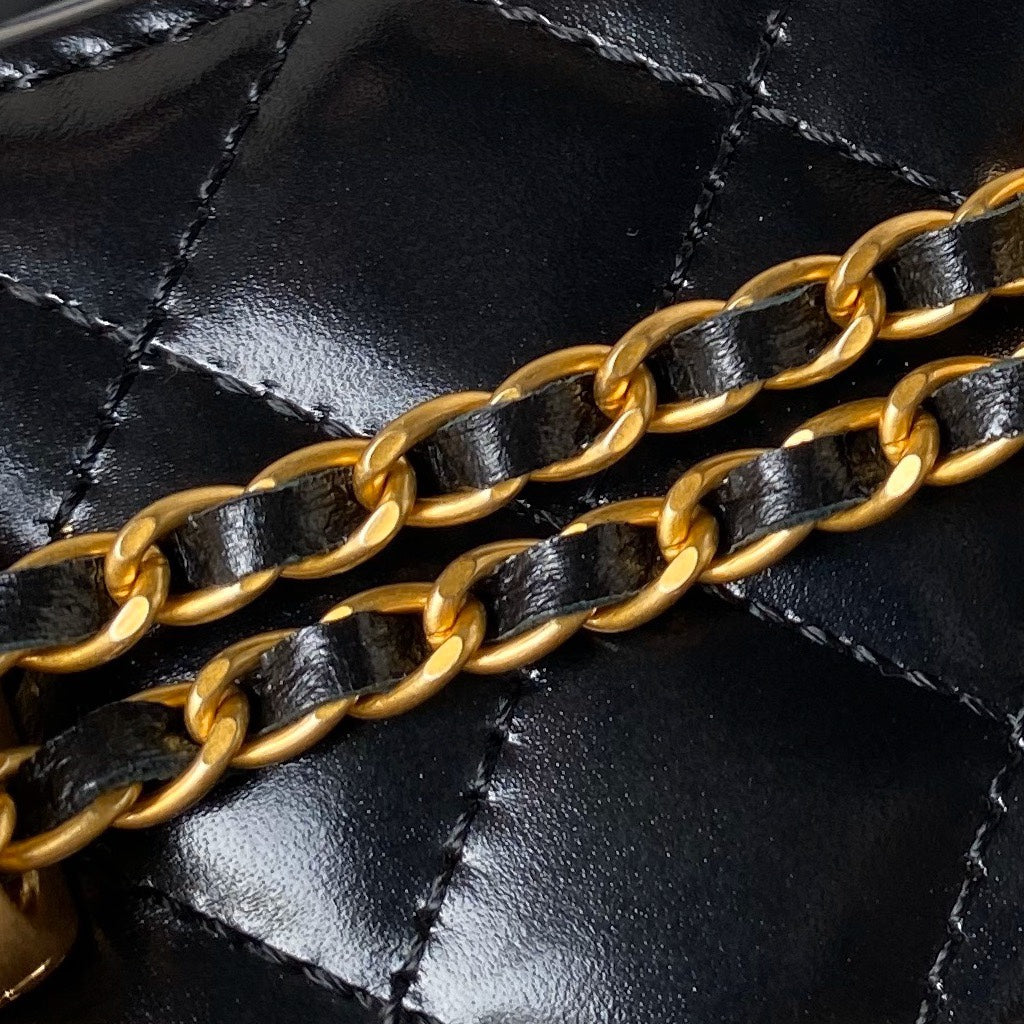 TROUSSE DE VANITY CC 11 EN CUIR D'AGNEAU NOIR ET QUINCAILLERIE OR