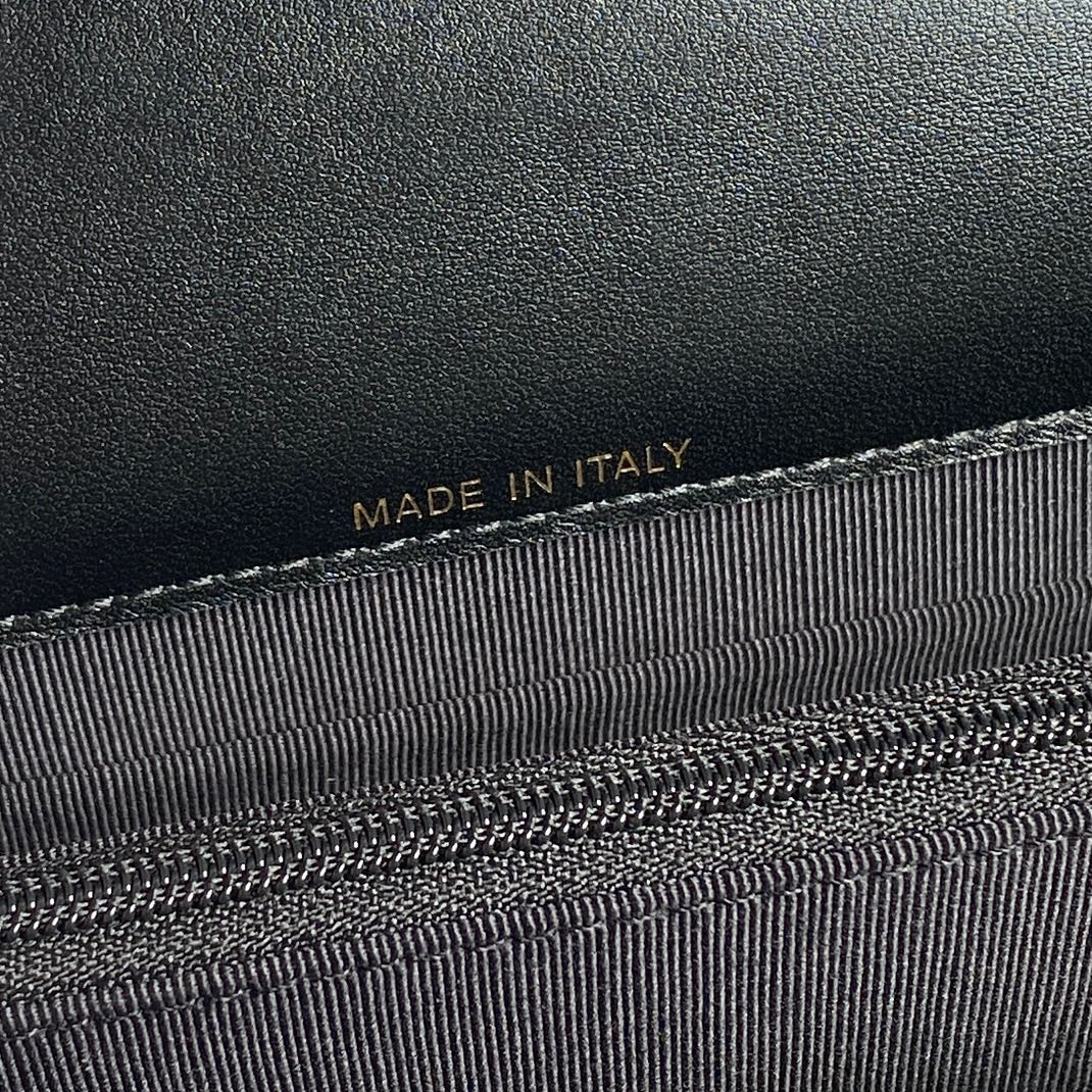 Sac tendance CC 24B 18,5 cm en cuir d'agneau noir et accessoires dorés
