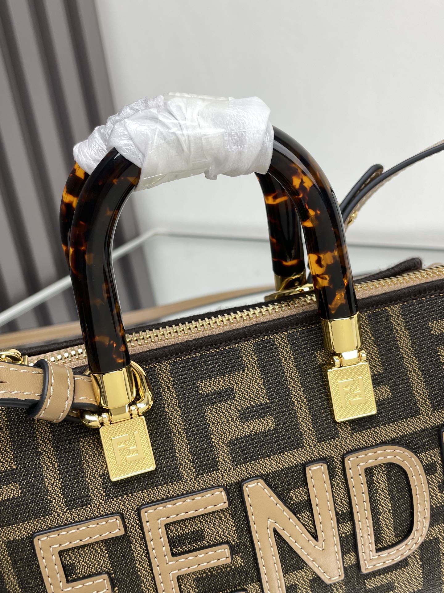 BY THE WAY MINI 18 EN TISSU JACQUARD SOJA ET GARNITURES EN CUIR DE VEAU MARRON