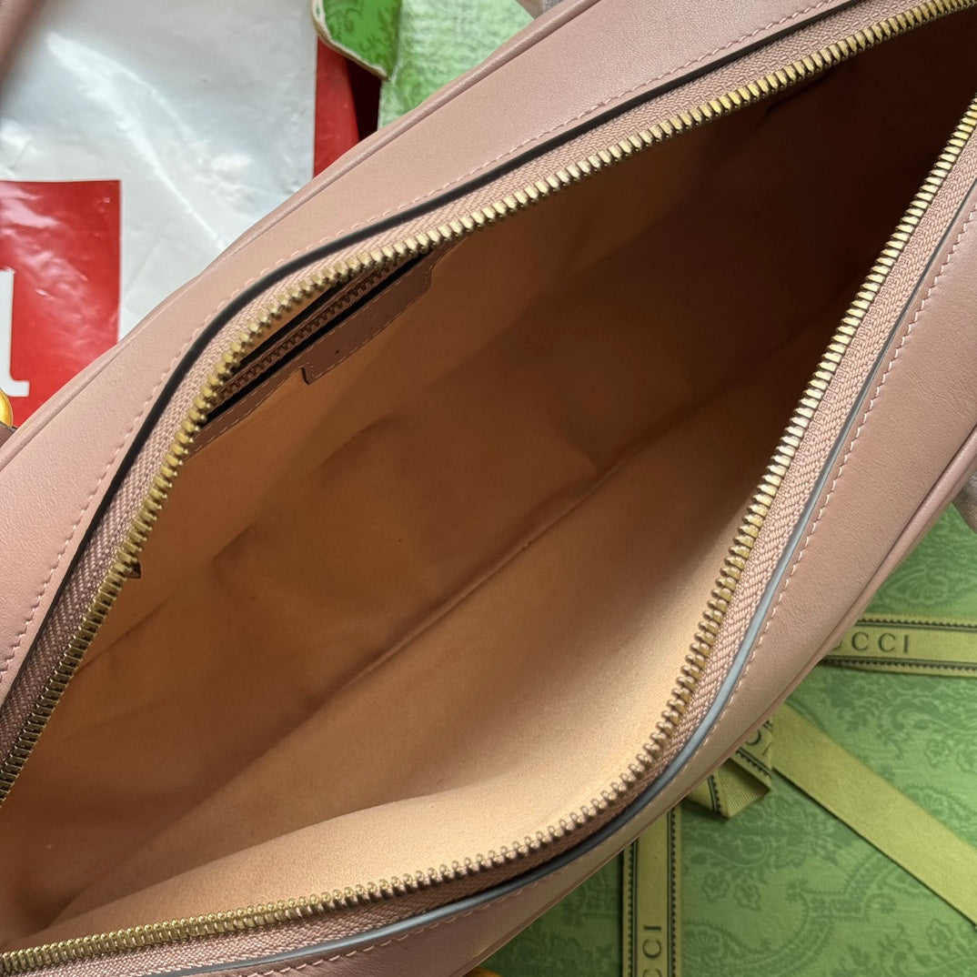 Sac à main GG Marmont Medium 35 cm en cuir de veau nude, finitions dorées