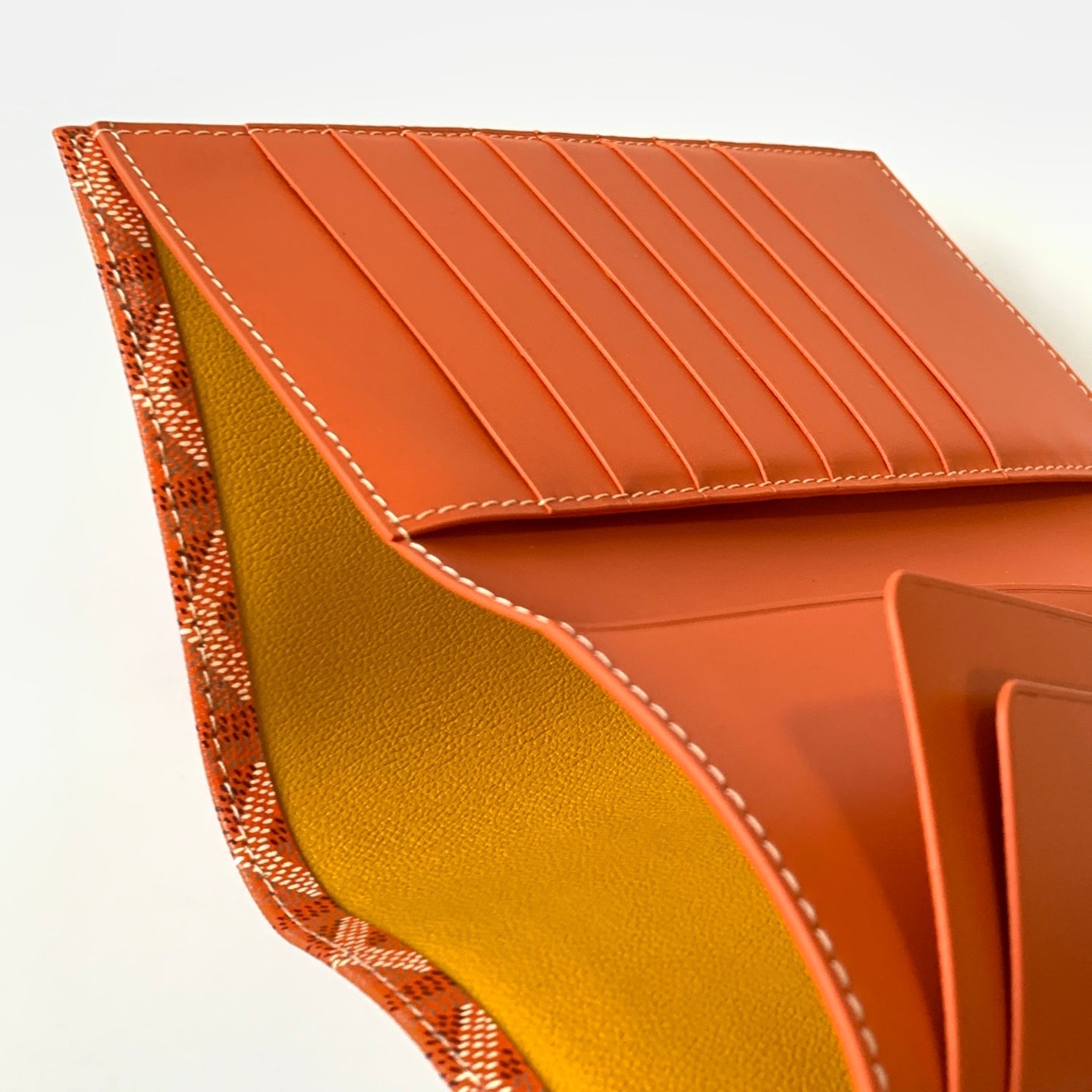 PORTEFEUILLE CHÉQUIER RICHELIEU 19 EN TOILE GOYARDINE ROUGE ORANGE ET CUIR DE VEAU