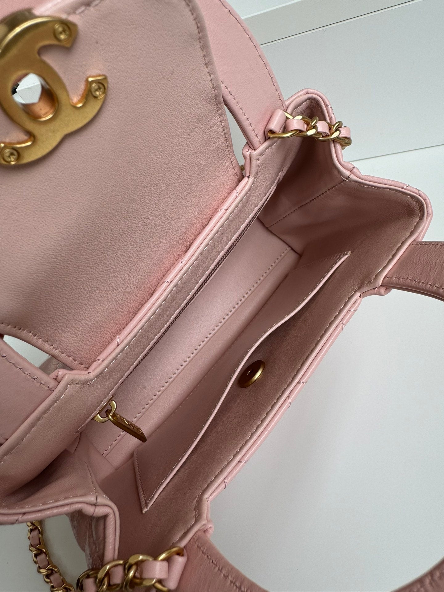 Sac shopping Kelly CC 24A Nano 19 cm en cuir d'agneau rose pastel