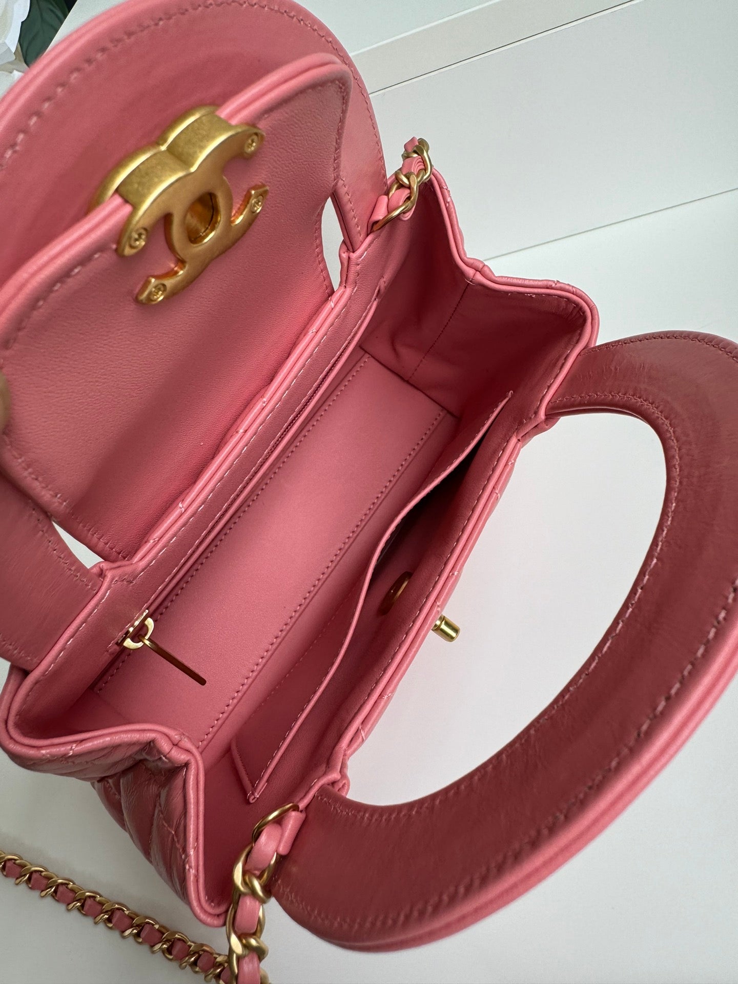Sac cabas Kelly CC 24A Nano 19 cm en cuir d'agneau rose vif