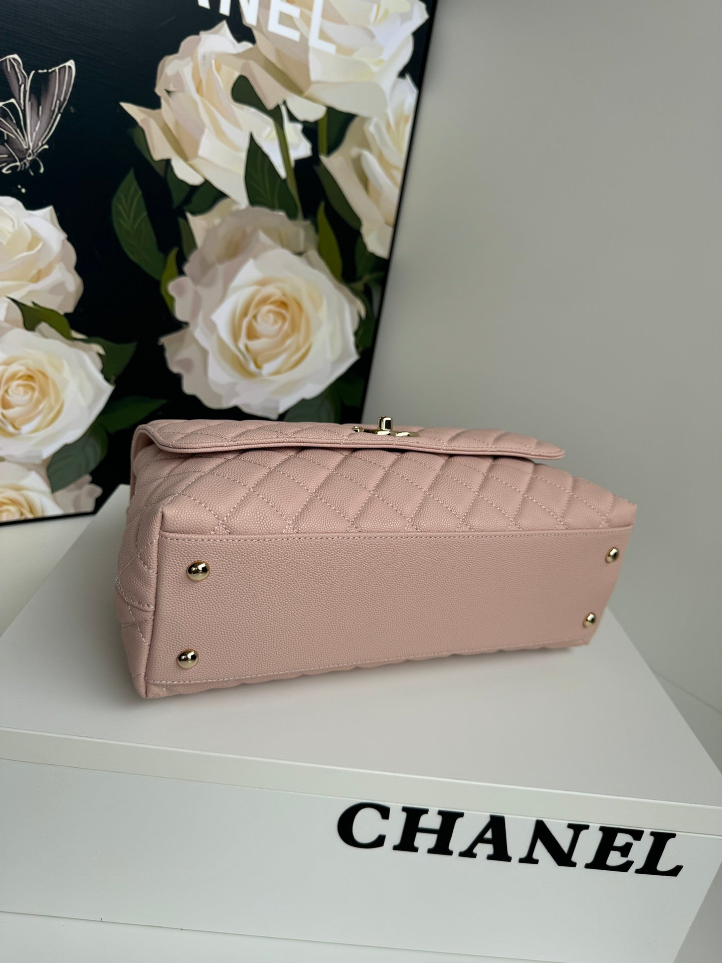 Poignée coco moyenne 29 cm cuir caviar matelassé rose matériel doré
