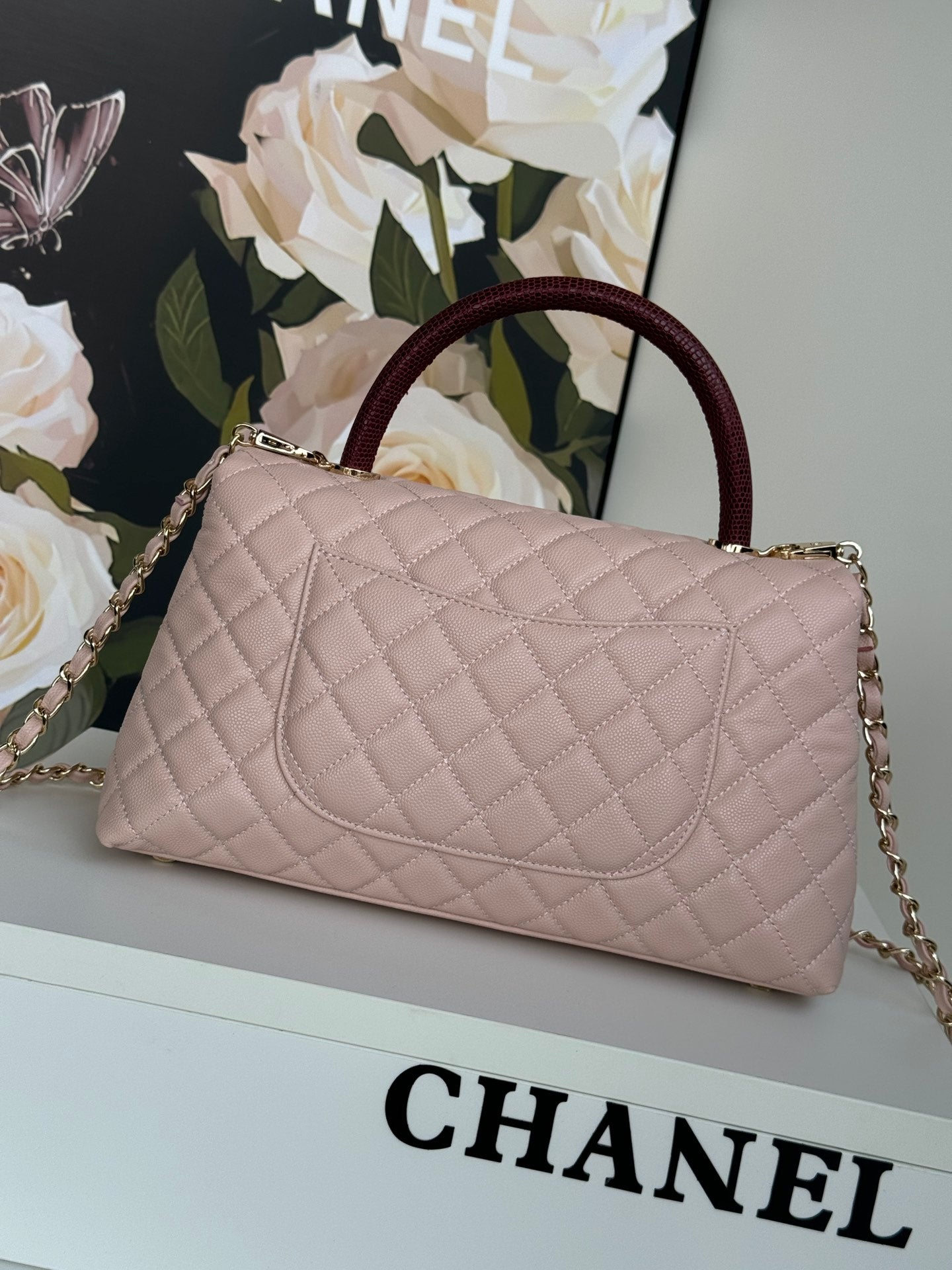 Poignée coco moyenne 29 cm rose pastel rouge cuir caviar matelassé quincaillerie dorée