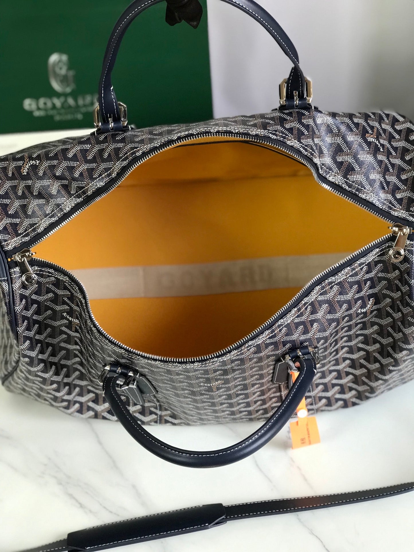 SAC BOSTON 50 EN TOILE GOYARDINE BLEU MARINE ET GARNITURES EN CUIR DE VEAU