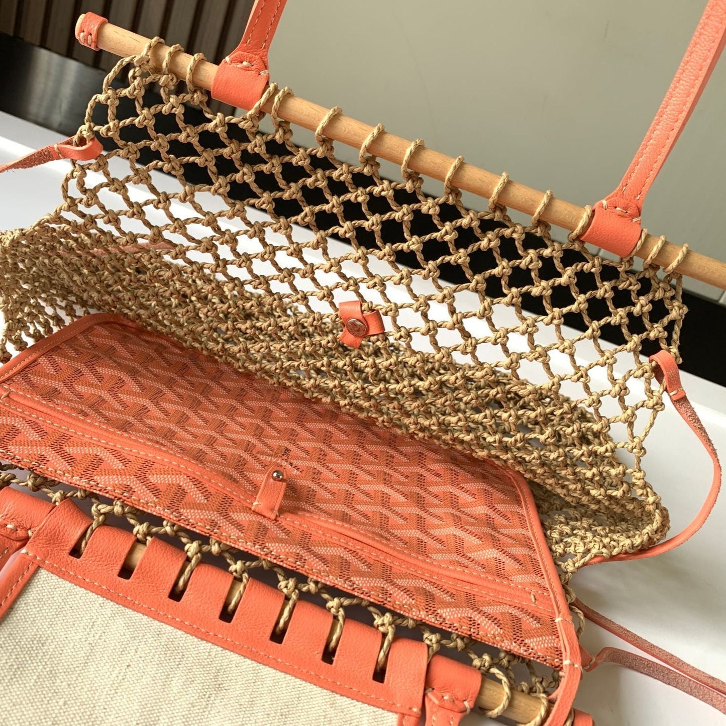 SAC ALIGRE 40 EN RAPHIA TRESSÉ ET CUIR DE VEAU ROUGE ORANGE