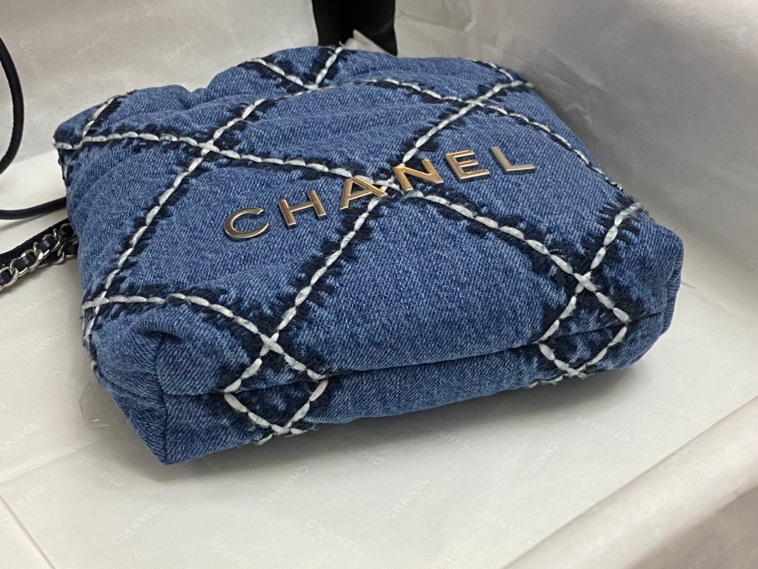 Sac à main CC HOBO 20 cm en denim avec quincaillerie argentée