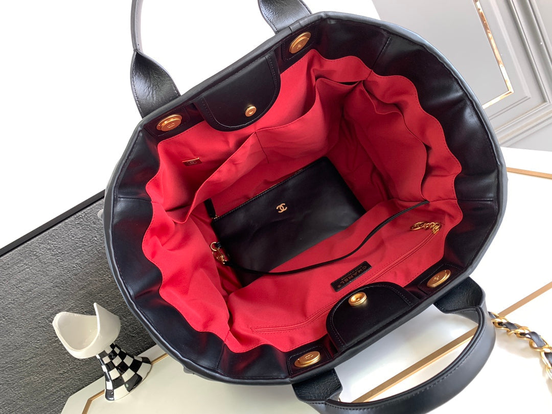 Sac cabas CC Medium Deauville 33 cm en cuir de veau noir GHW