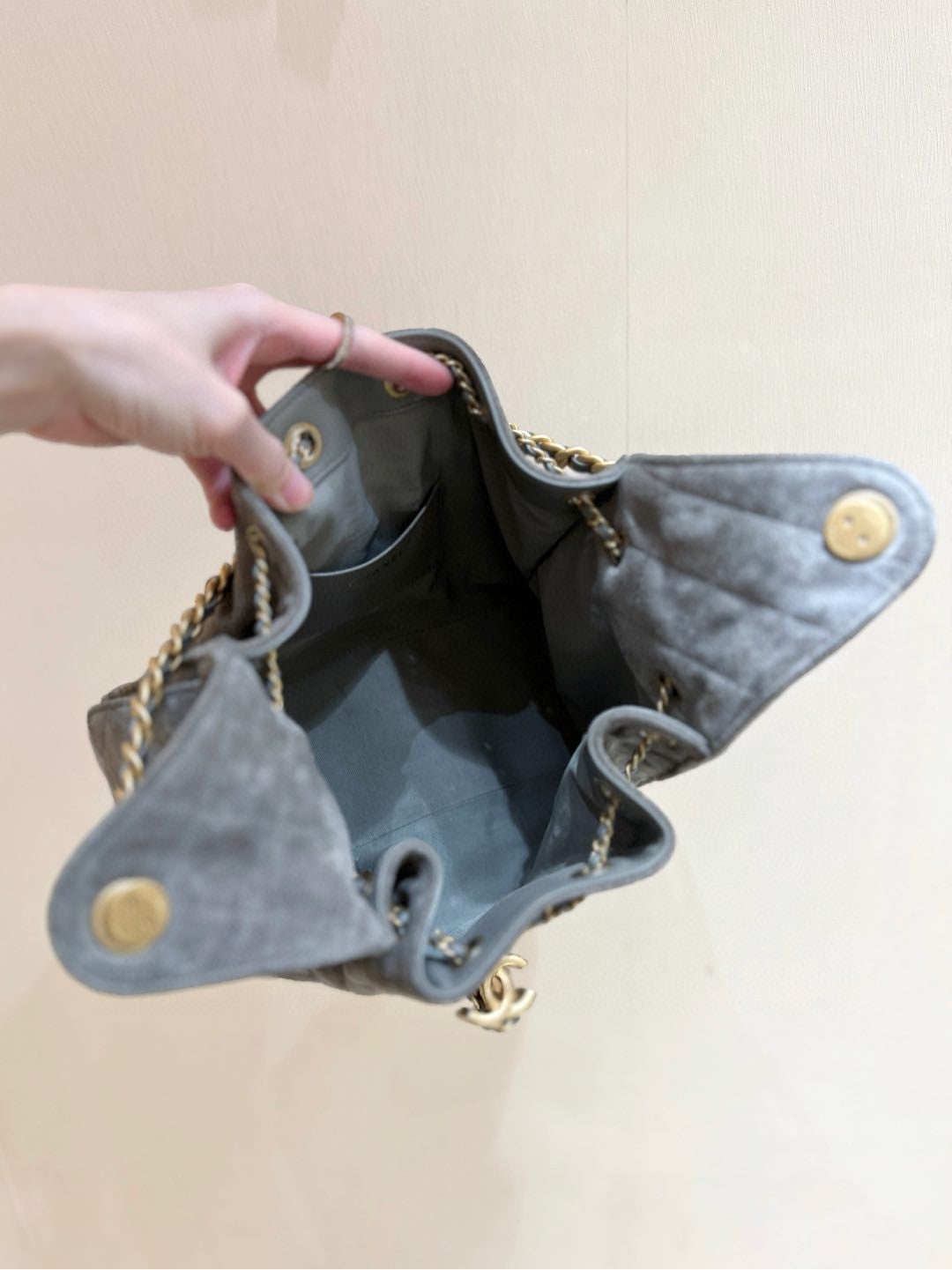 Sac Hobo CC 25C 30 cm en daim gris