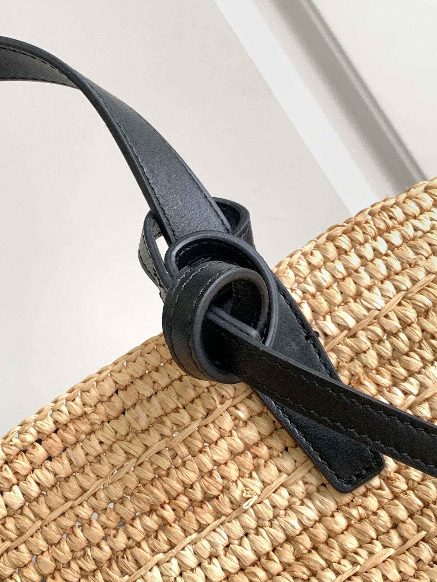 Sac à dos classique souple pour adolescent 21 cm en raphia et cuir de veau noir