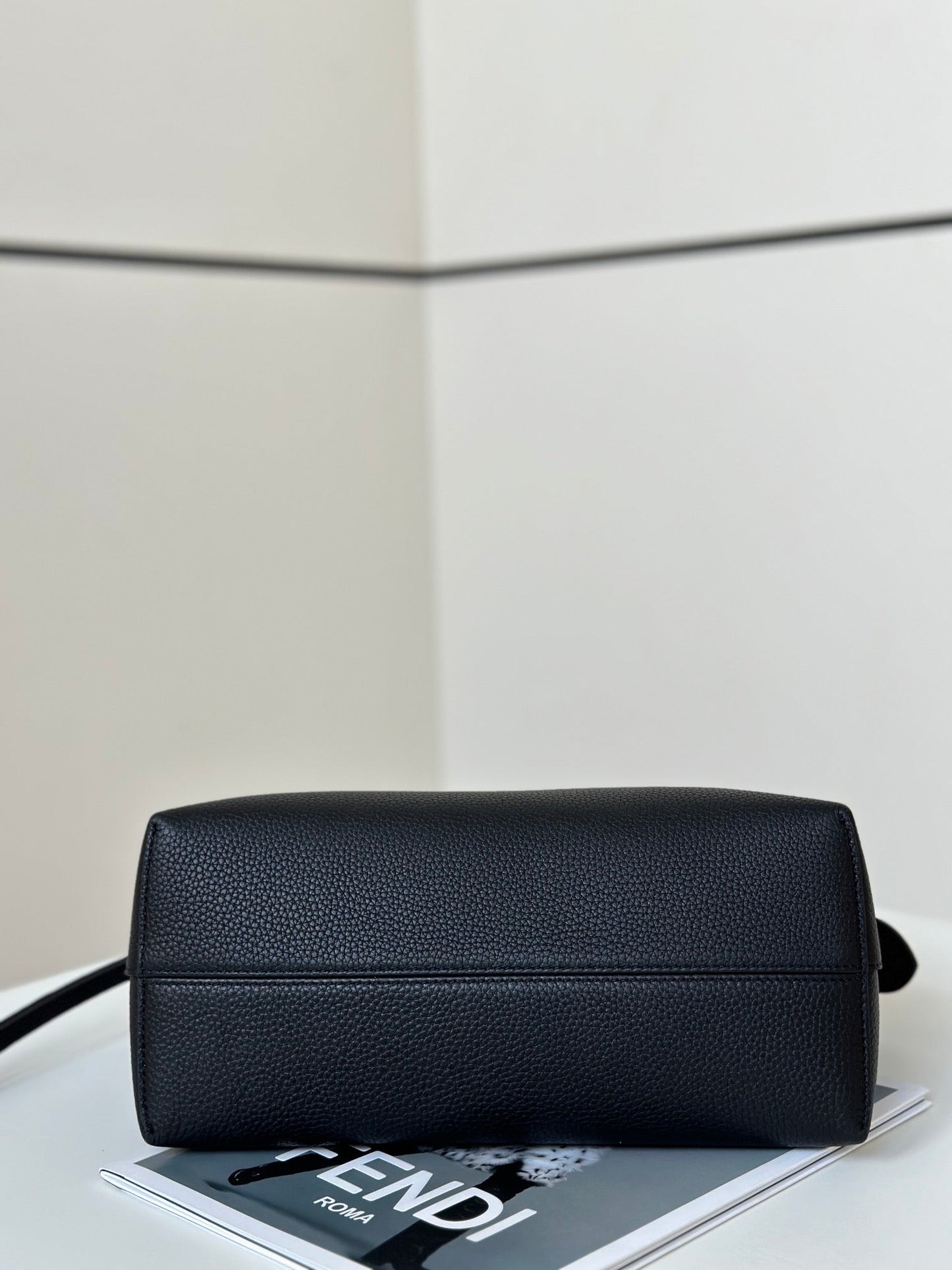 BY THE WAY SELLERIA GRAND SAC 29 EN CUIR DE VEAU NOIR