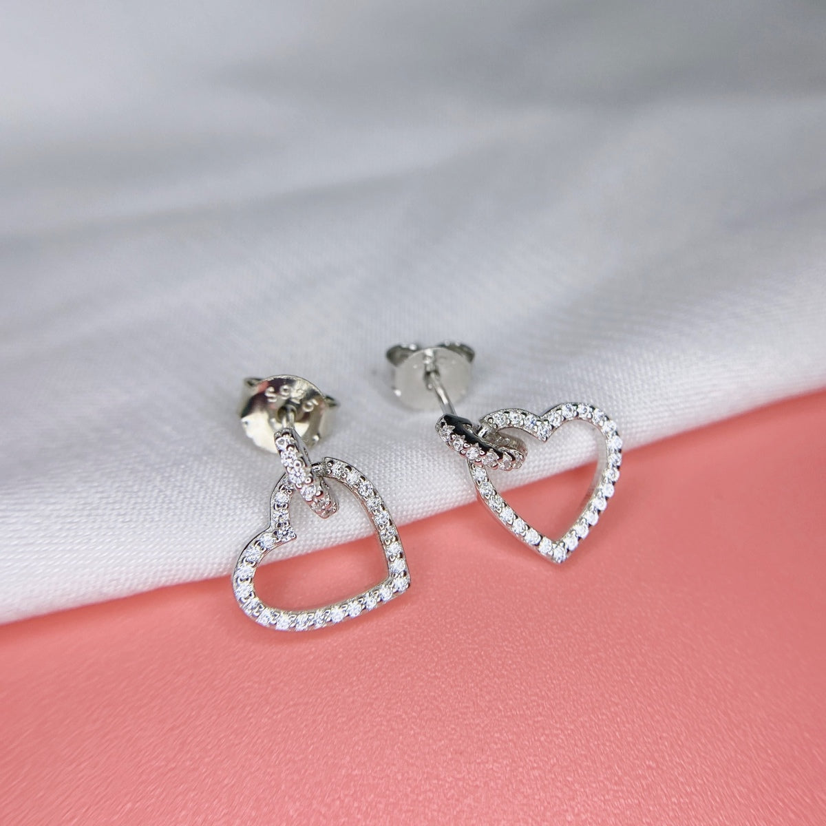 [HOT] Boucles d'oreilles délicates en forme de cœur