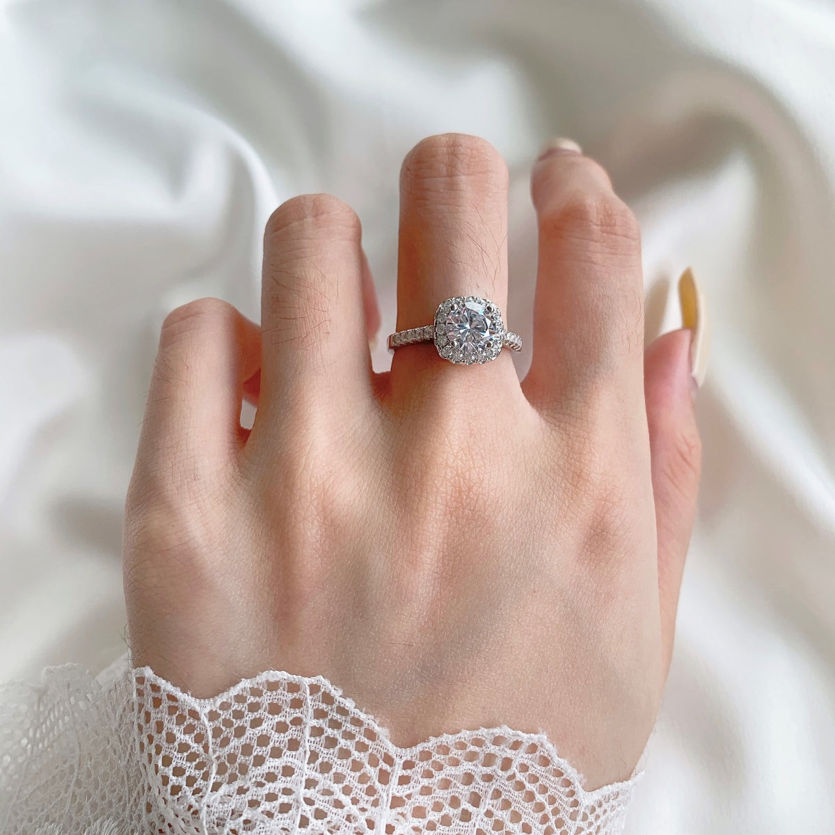 [HOT] まばゆい輝きのラウンドカット結婚指輪