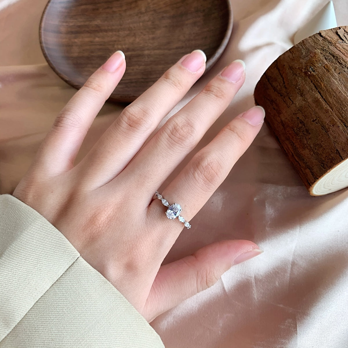 [HOT] Bague de fiançailles luxueuse et vibrante de 0,75 carat, taille coussin allongée