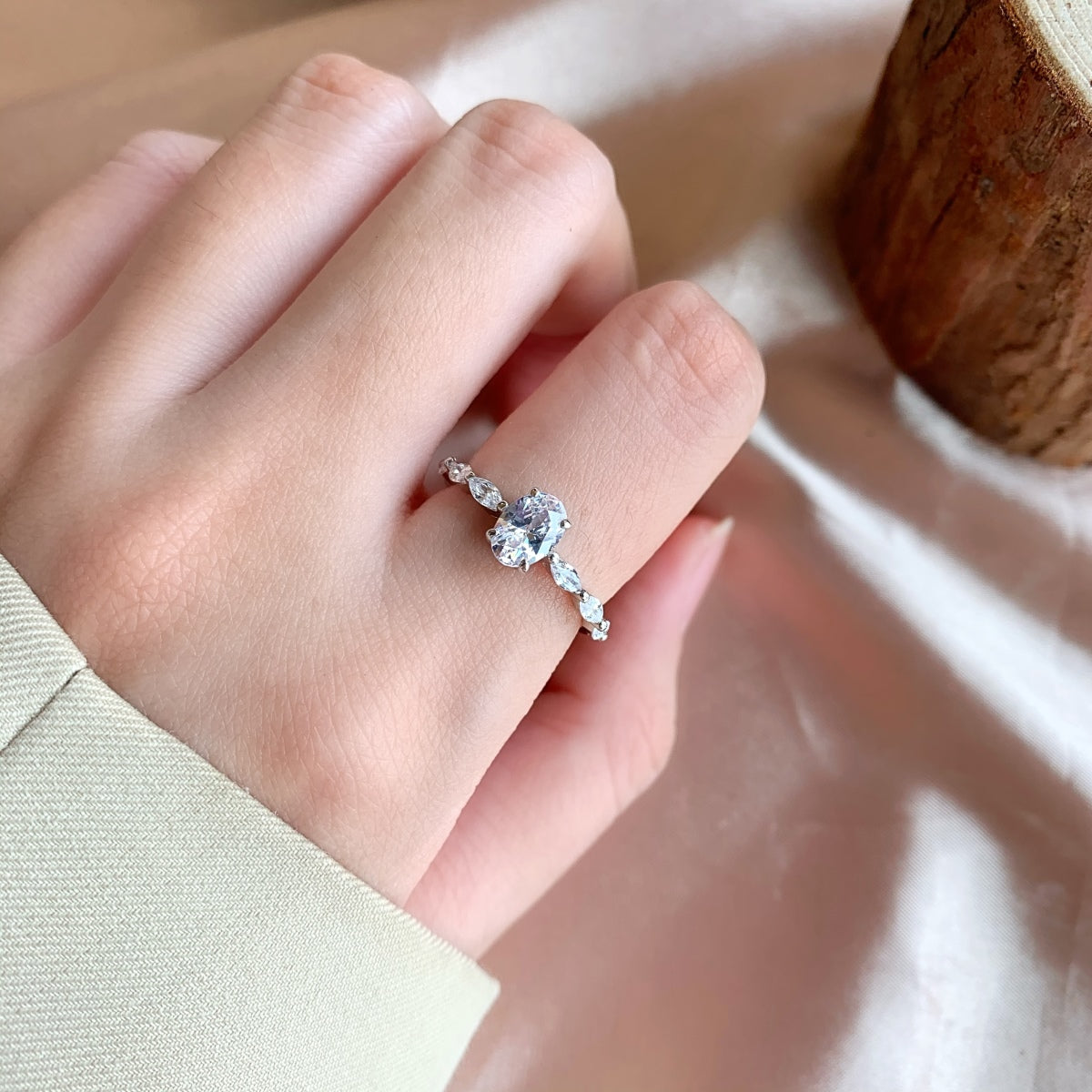 [HOT] Bague de fiançailles luxueuse et vibrante de 0,75 carat, taille coussin allongée