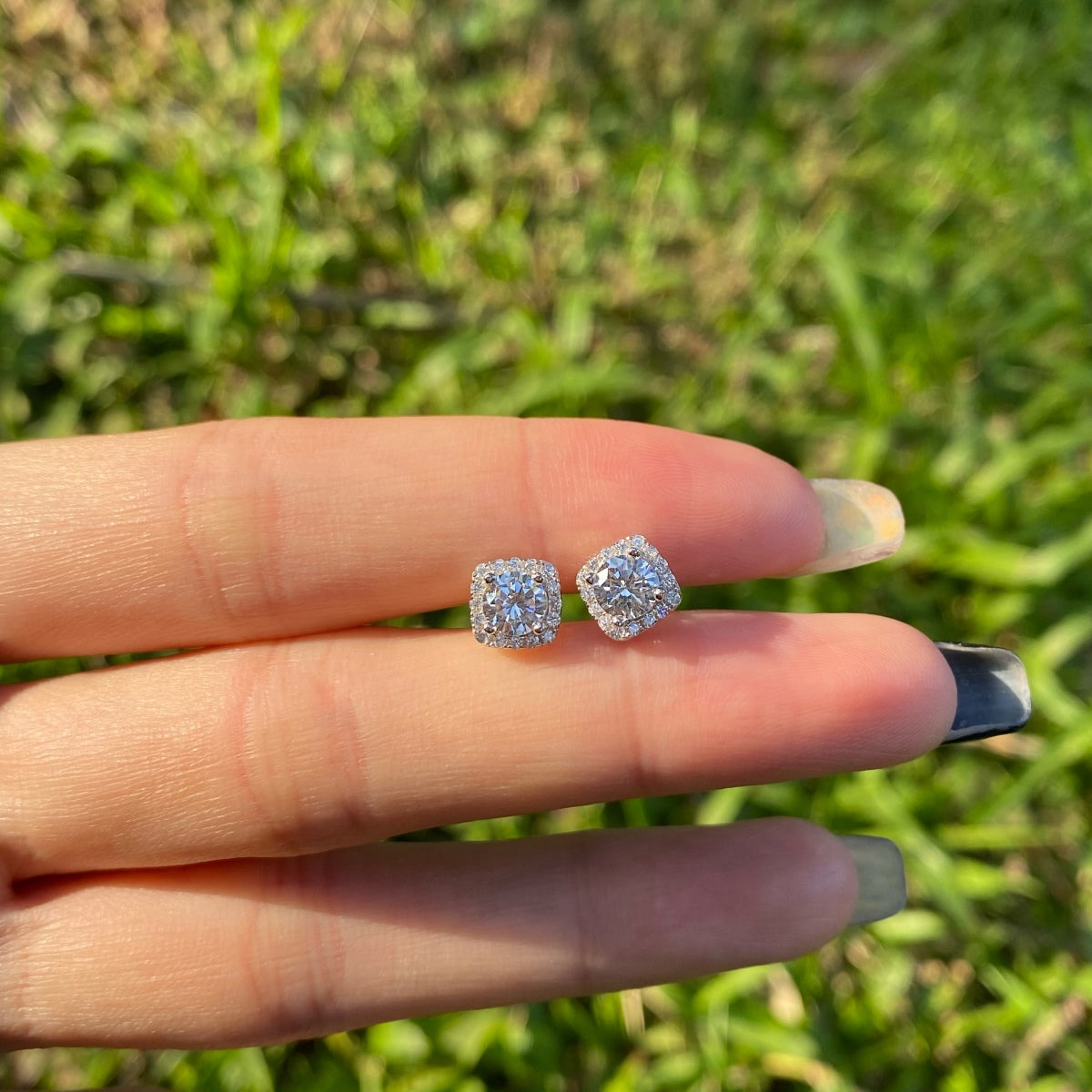 [HOT]クラシックラウンドセンターストーンスタッドピアス