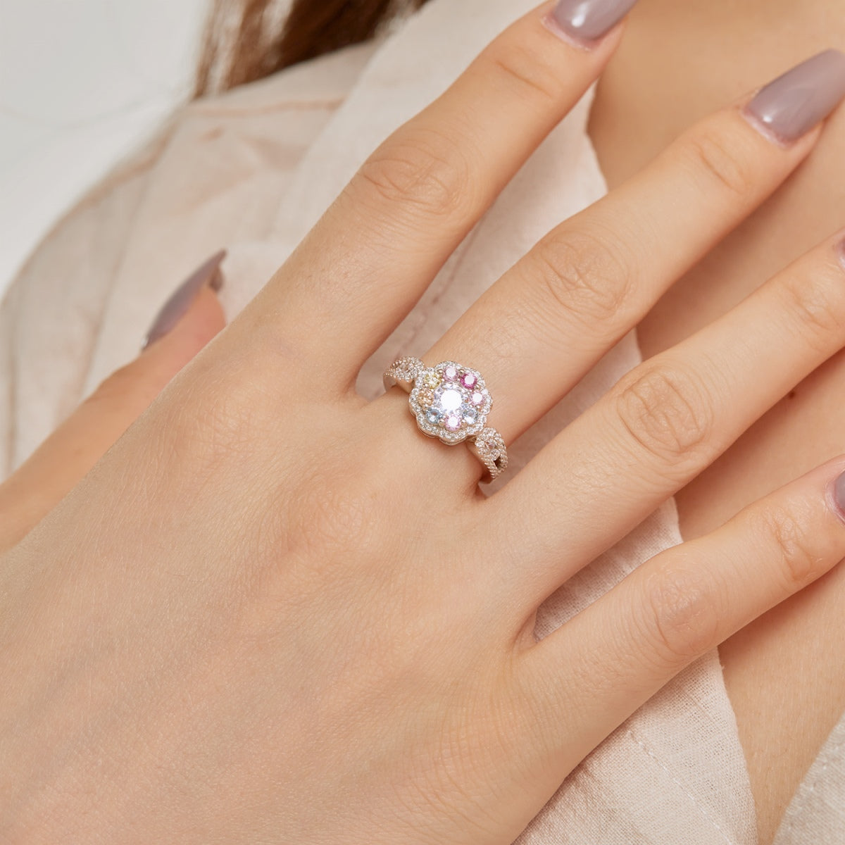 [HOT]Delicate Colorful Round Cut Flower Shape Wedding Ring