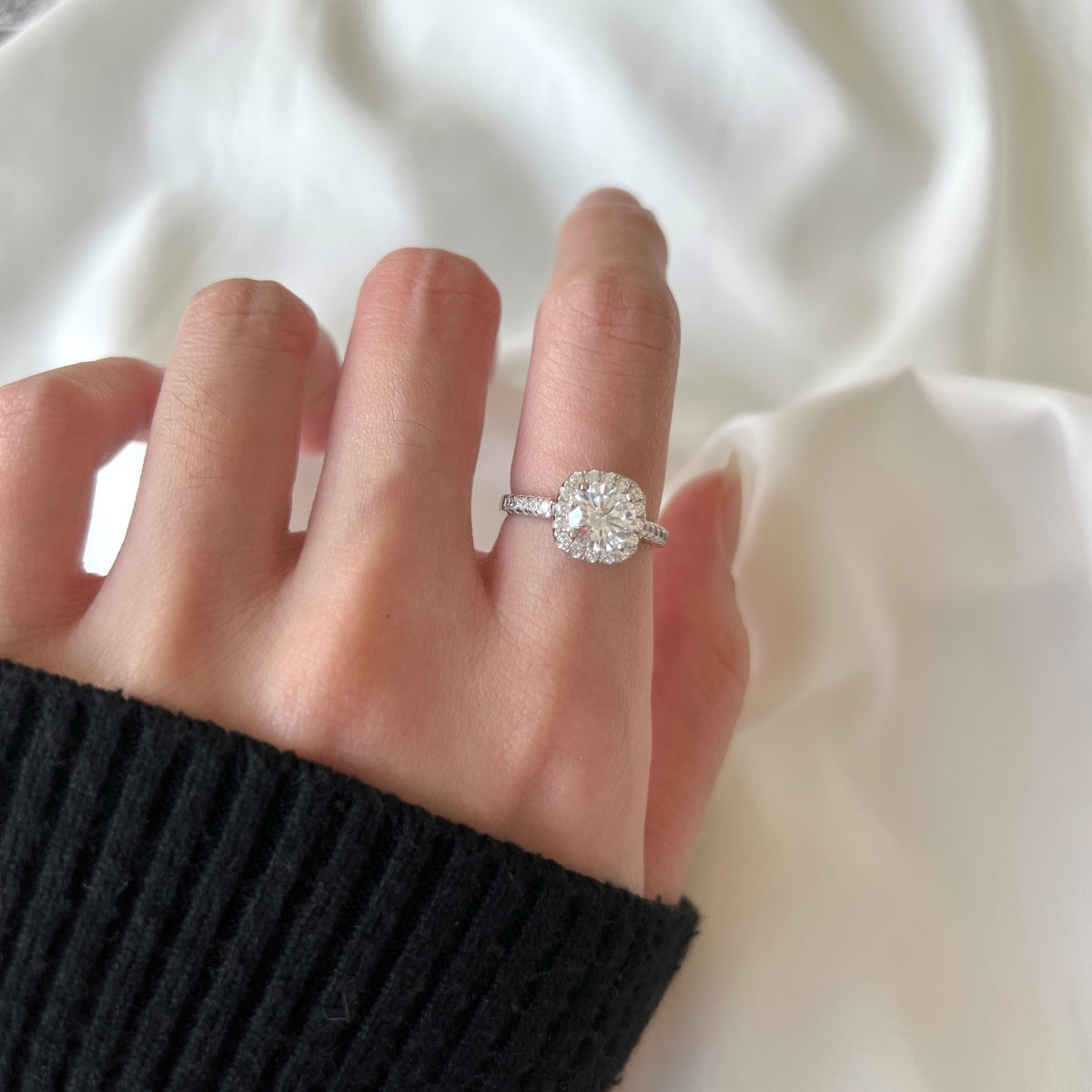 [HOT] まばゆい輝きのラウンドカット結婚指輪