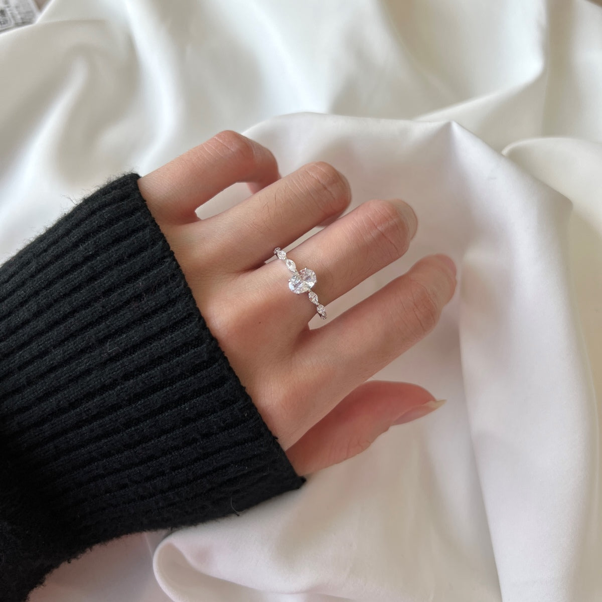 [HOT] Bague de fiançailles luxueuse et vibrante de 0,75 carat, taille coussin allongée