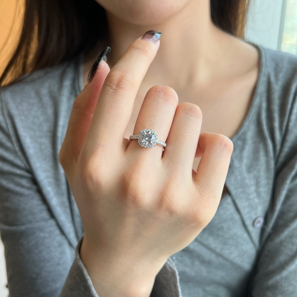 [HOT] まばゆい輝きのラウンドカット結婚指輪