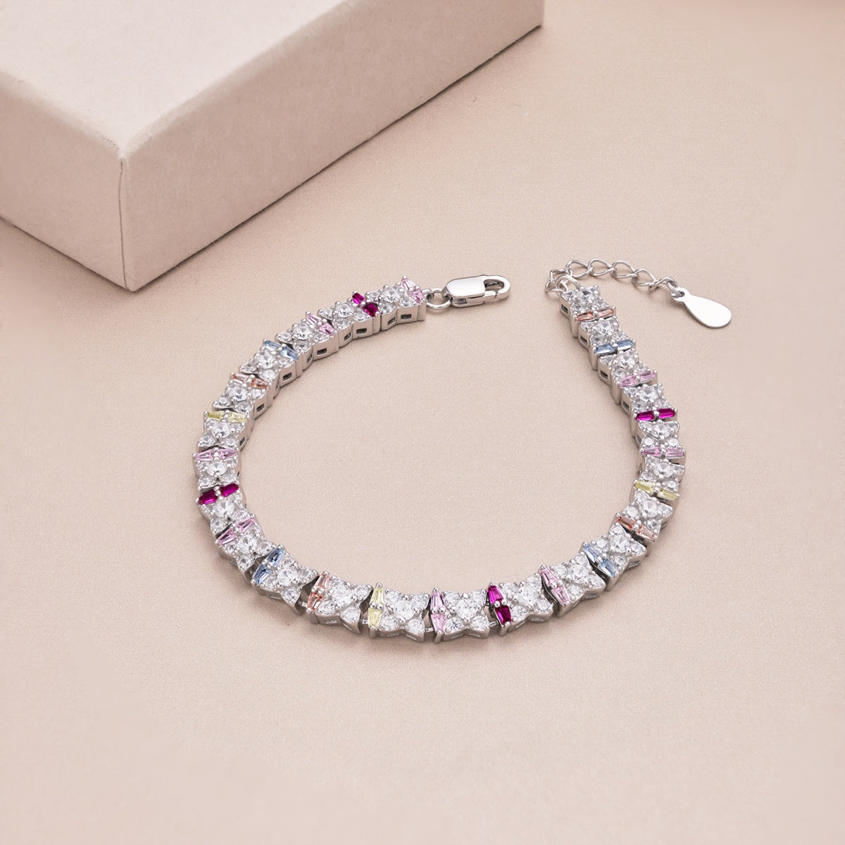 [HOT]ユニークなカラフルな花の形のデイリーブレスレット