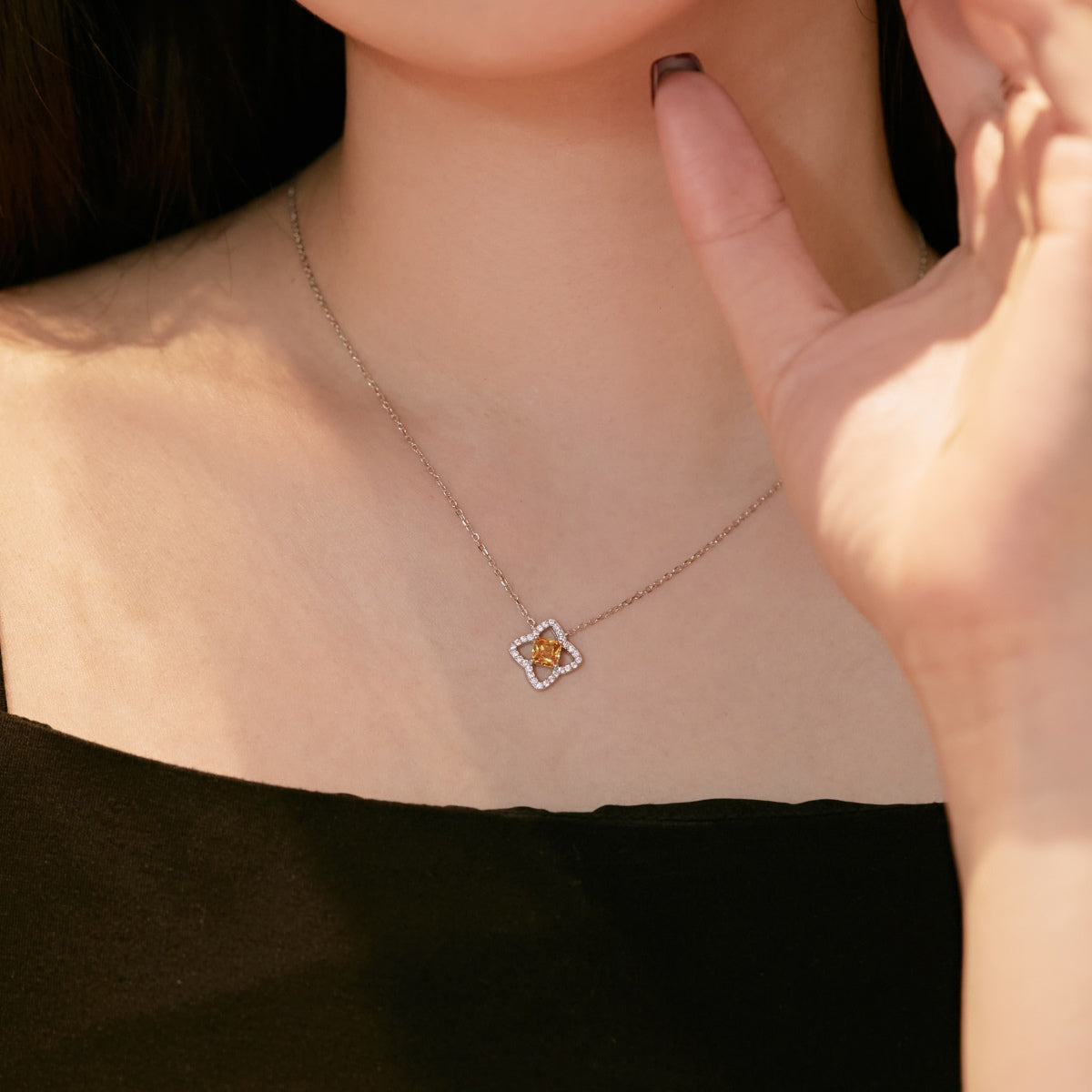 [HOT]美しいフラワーシェイプのプリンセスカットネックレス