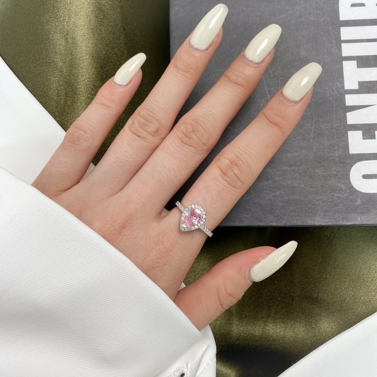 [HOT]1.0カラットの豪華な輝くウォータードロップシェイプの結婚指輪
