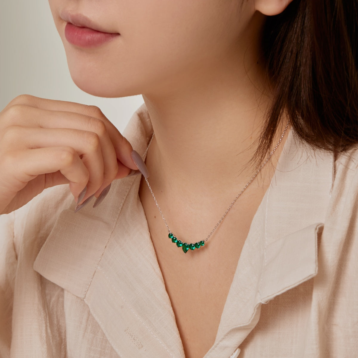 [HOT]華奢なカラフルハートネックレス