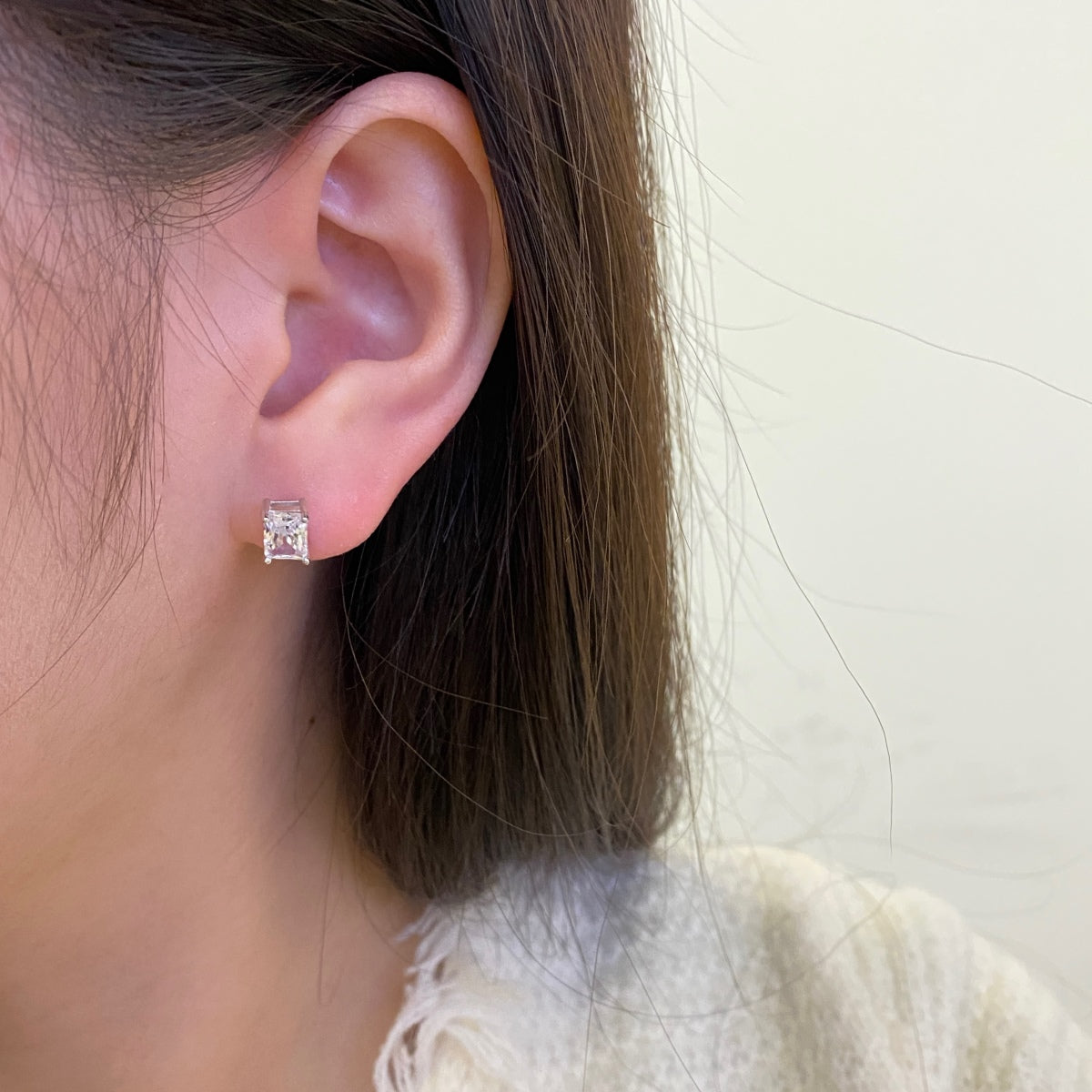 [HOT] Boucles d'oreilles à tige rectangulaires brillantes et élégantes avec pierre centrale