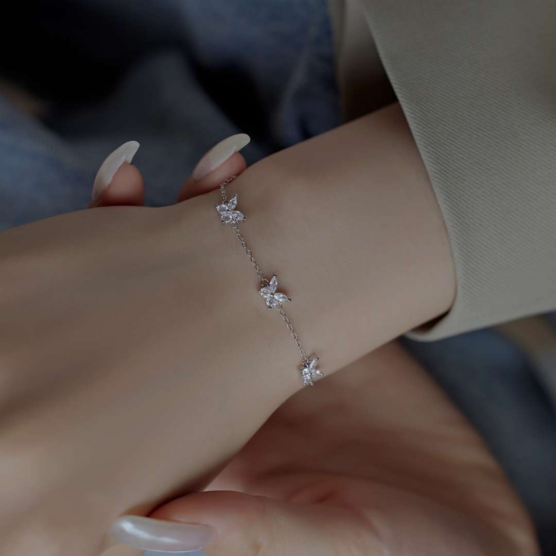 [HOT]輝く蝶の形のネックレス