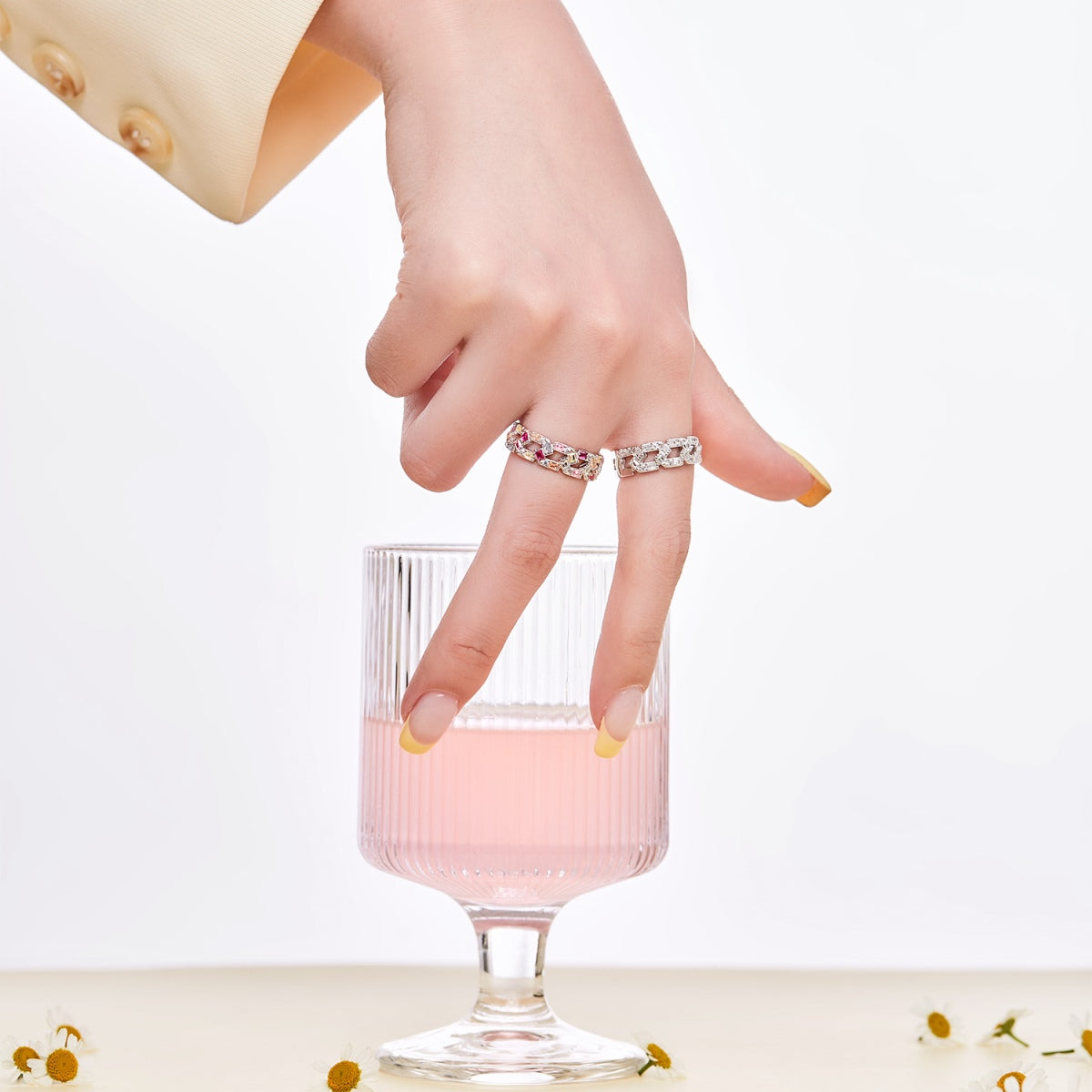 [HOT]キラキラ輝く鮮やかなエメラルドカットのデイリーリング