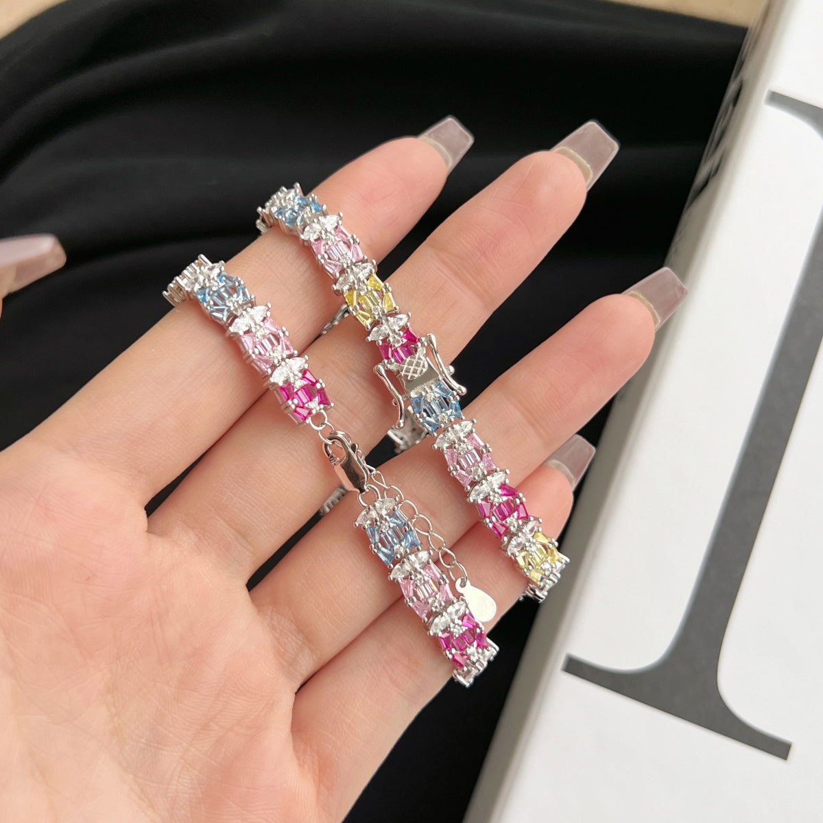[HOT]繊細でカラフルなマルチカットパーティーブレスレット