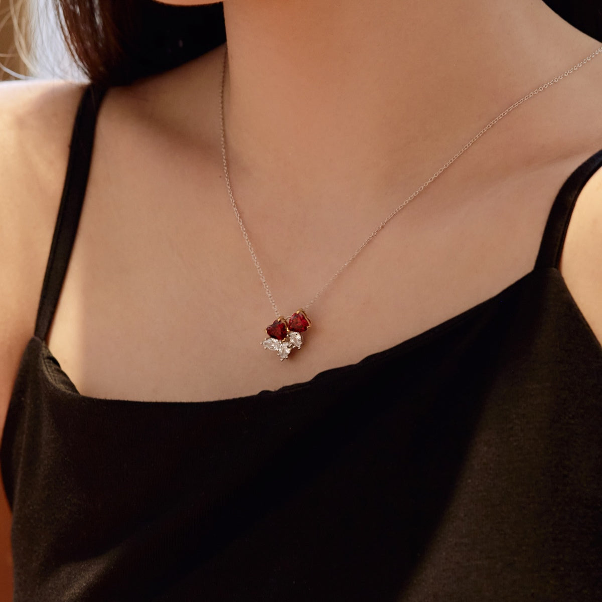 [HOT]繊細な赤いハートのネックレス