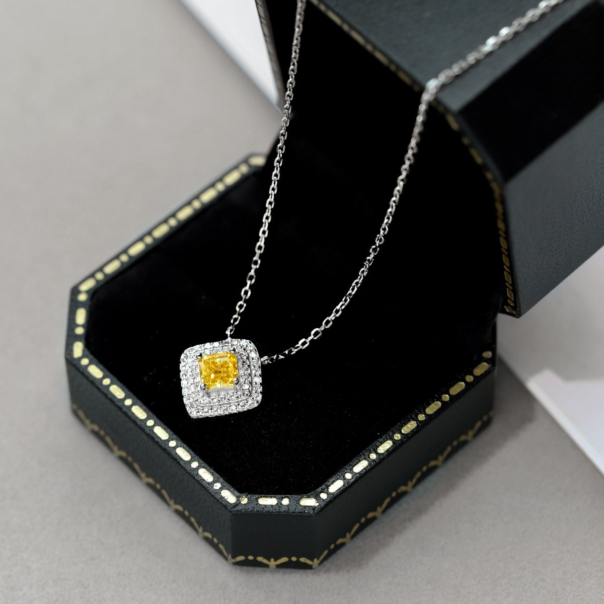 [HOT]輝くアッシャーカットネックレス