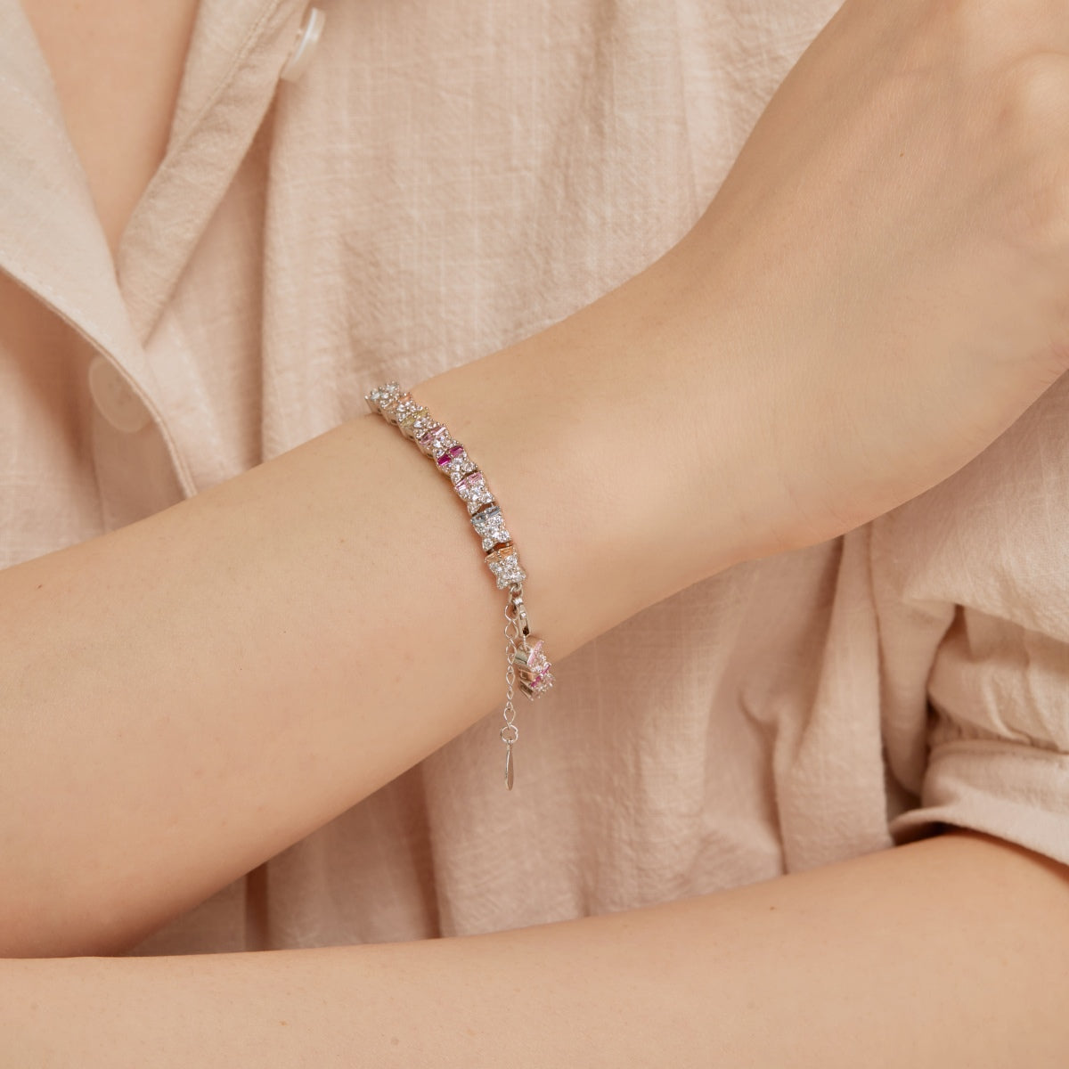 [HOT]ユニークなカラフルな花の形のデイリーブレスレット