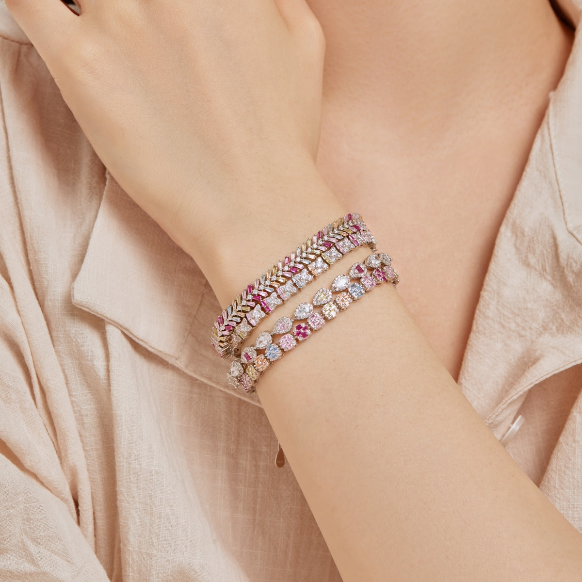 [HOT]繊細でカラフルなエメラルドカットのデイリーブレスレット