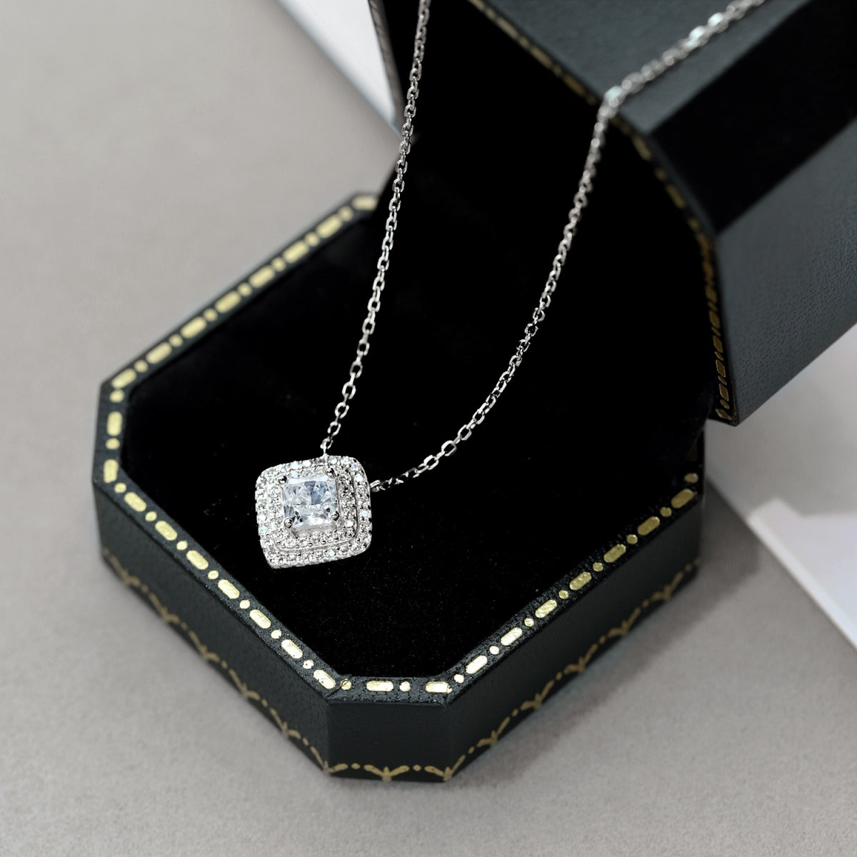 [HOT]輝くアッシャーカットネックレス