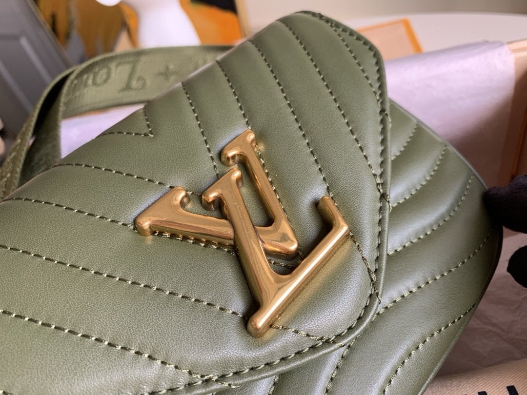 SAC BANDOULIÈRE MULTI-POCHETTES EN CUIR DE VEAU KAKI 19 CM 