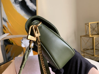 SAC BANDOULIÈRE MULTI-POCHETTES EN CUIR DE VEAU KAKI 19 CM 