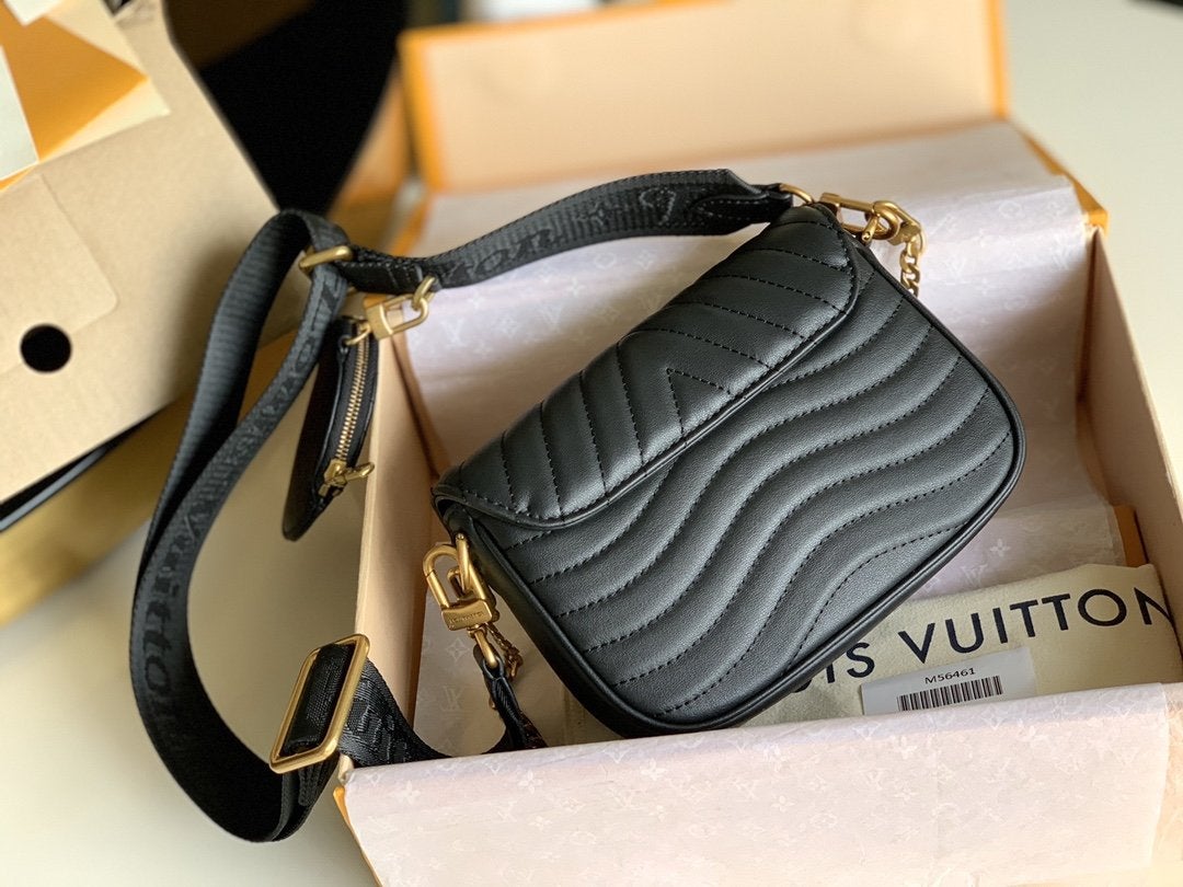 SAC BANDOULIÈRE MULTI-POCHETTES EN CUIR DE VEAU NOIR 19 CM