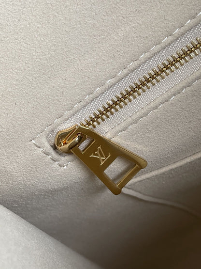 LV オンザゴー MM 35 クリーム カウハイドレザートリム