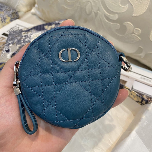 PORTE-MONNAIE ROND CARO AMOVIBLE EN CUIR DE VEAU CANNAGE BLEU OCÉAN PROFOND 