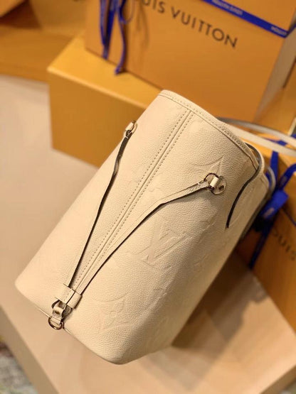 NEVERFULL MM 32 CUIR DE VACHE GAUFRÉ CRÈME 