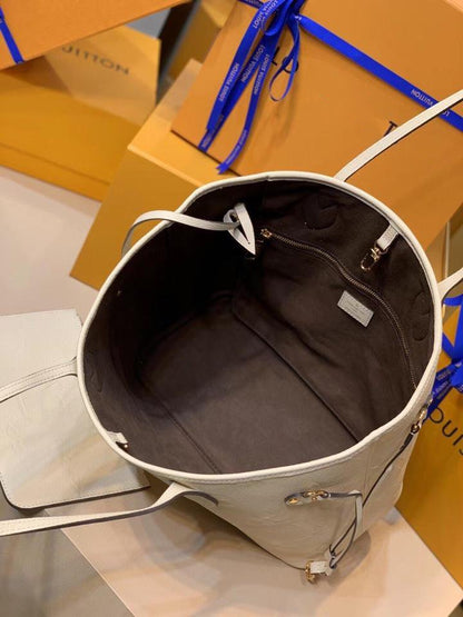 NEVERFULL MM 32 CUIR DE VACHE GAUFRÉ CRÈME 
