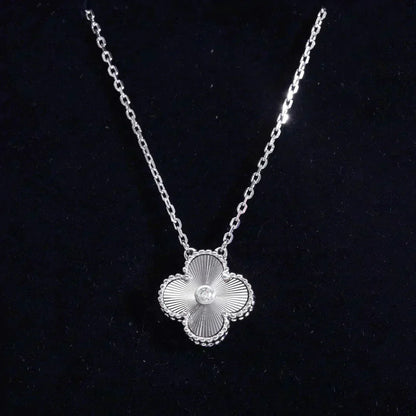 CLOVER  15MM DIAMOND LASER NECKLACE SILVER