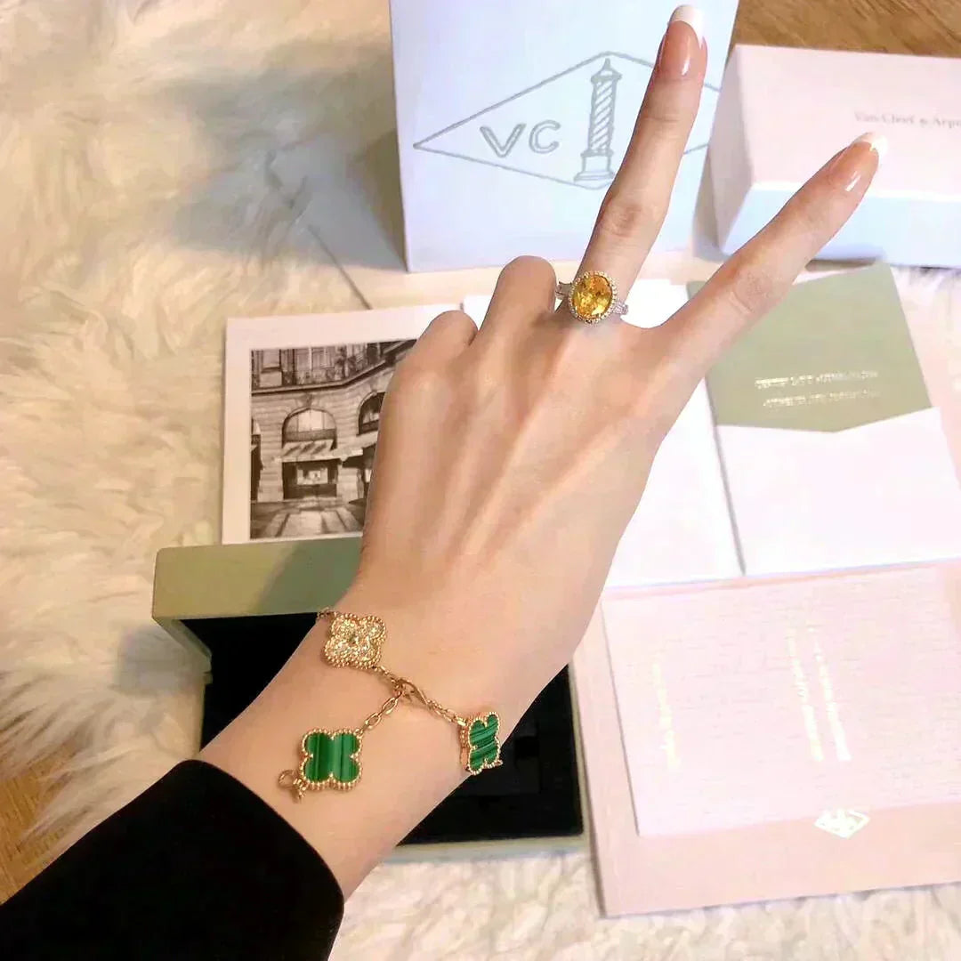 CLOVER 5 MOTIF MALACHITE BRACELET COLLECTION